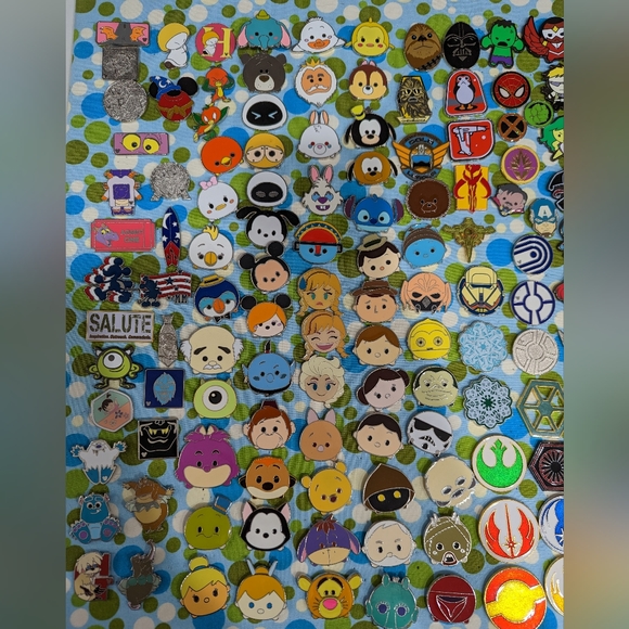$21 for 10 Tradeable Disney Park Pins *Randomly Selected* - Picture 1 of 10